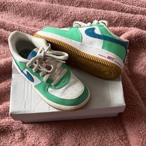 Nike Kids Sneakers in Green and Blue